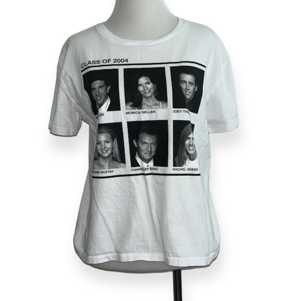 5/$30 🎈 FRIENDS women’s small cast short sleeve tee